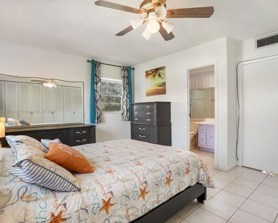 待售: $115,000 (2 贝兹, 2 浴室, 944 平方英尺)