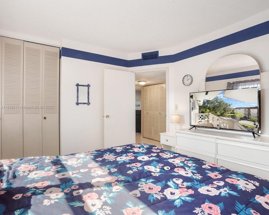 待售: $115,000 (2 贝兹, 2 浴室, 944 平方英尺)