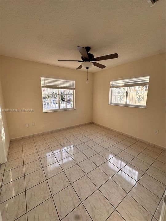 Active With Contract: $2,300 (2 beds, 2 baths, 1020 Square Feet)