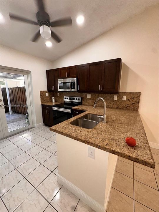 Active With Contract: $2,300 (2 beds, 2 baths, 1020 Square Feet)