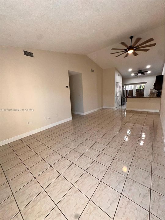 Active With Contract: $2,300 (2 beds, 2 baths, 1020 Square Feet)