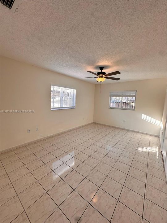 Active With Contract: $2,300 (2 beds, 2 baths, 1020 Square Feet)