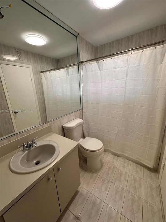 Active With Contract: $2,300 (2 beds, 2 baths, 1020 Square Feet)