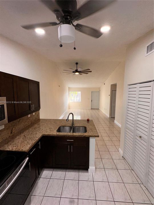 Active With Contract: $2,300 (2 beds, 2 baths, 1020 Square Feet)