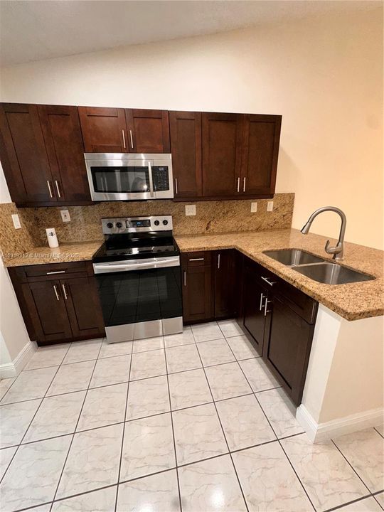Active With Contract: $2,300 (2 beds, 2 baths, 1020 Square Feet)