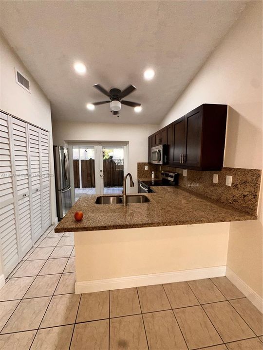 Active With Contract: $2,300 (2 beds, 2 baths, 1020 Square Feet)