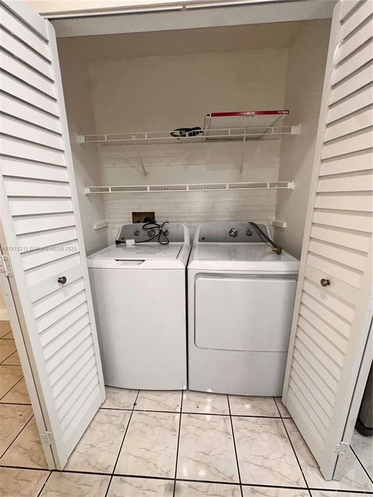 Active With Contract: $2,300 (2 beds, 2 baths, 1020 Square Feet)