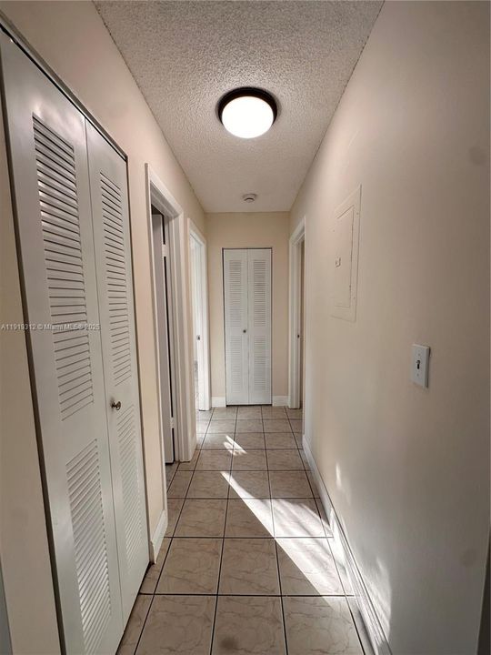 Active With Contract: $2,300 (2 beds, 2 baths, 1020 Square Feet)