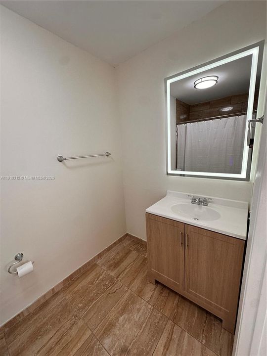 Active With Contract: $2,300 (2 beds, 2 baths, 1020 Square Feet)