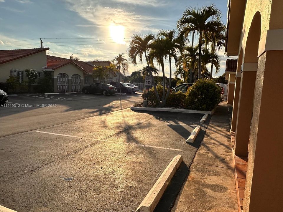 Active With Contract: $2,300 (2 beds, 2 baths, 1020 Square Feet)