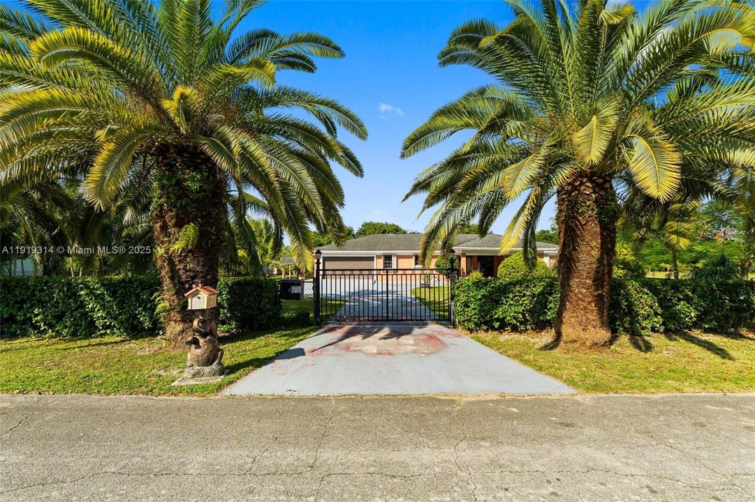 На продажу: $1,200,000 (3 спален, 2 ванн, 3694 Квадратных фут)