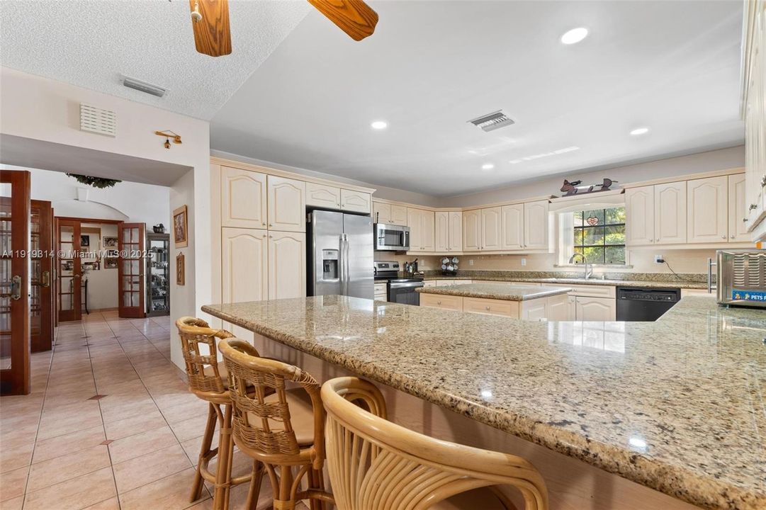 На продажу: $1,200,000 (3 спален, 2 ванн, 3694 Квадратных фут)