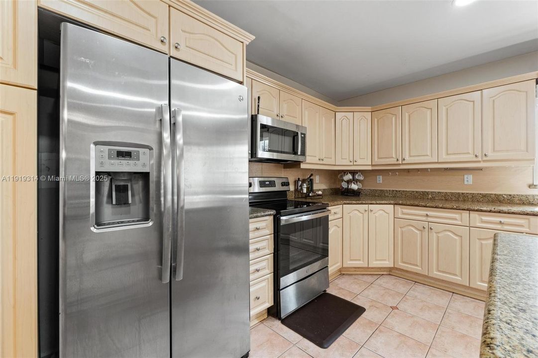 На продажу: $1,200,000 (3 спален, 2 ванн, 3694 Квадратных фут)