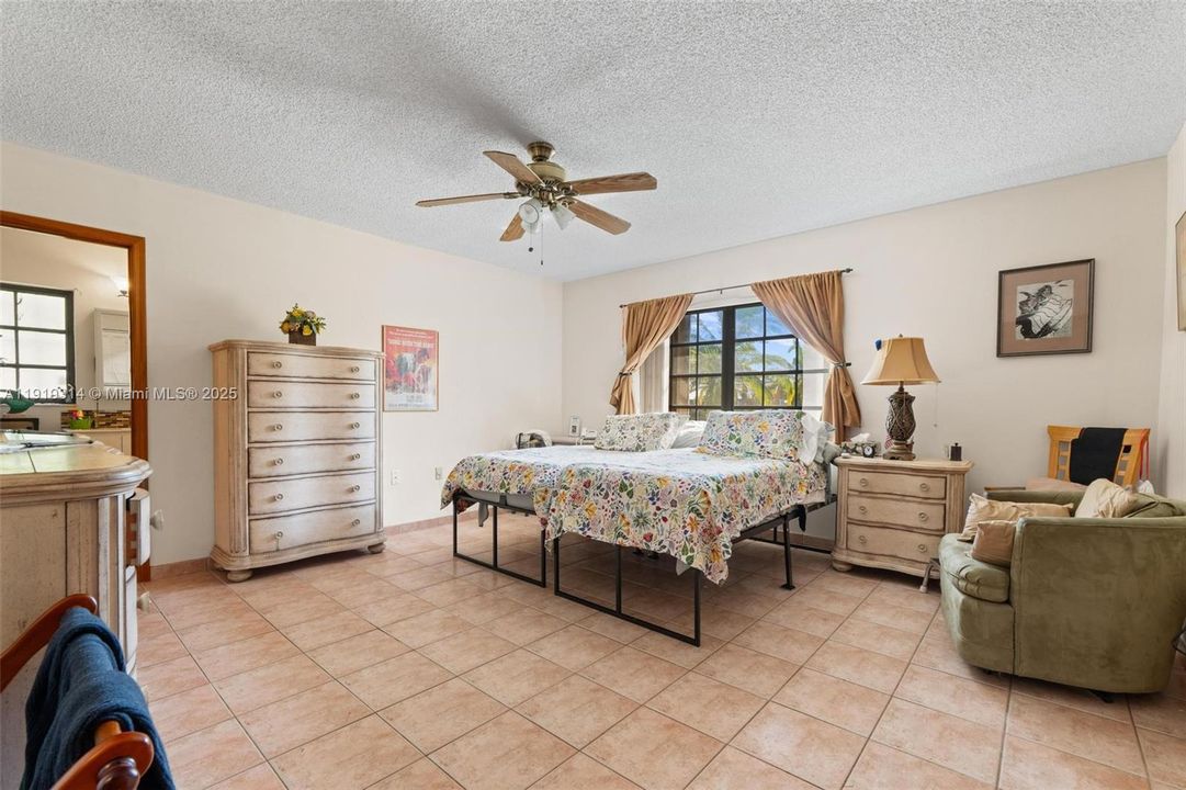 На продажу: $1,200,000 (3 спален, 2 ванн, 3694 Квадратных фут)