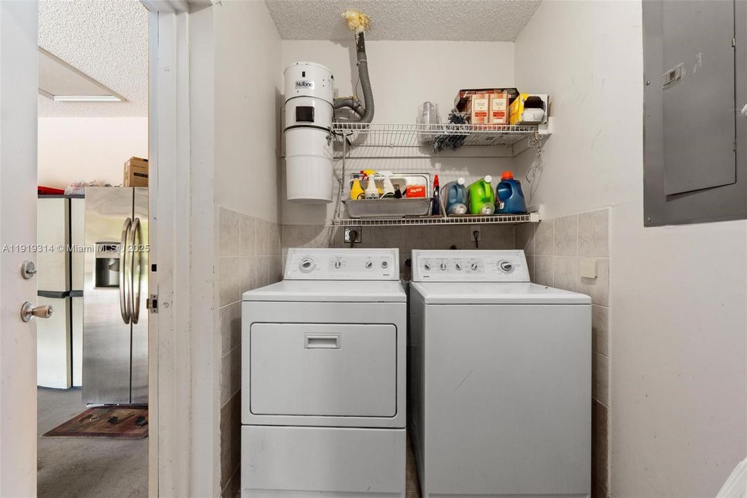 На продажу: $1,200,000 (3 спален, 2 ванн, 3694 Квадратных фут)