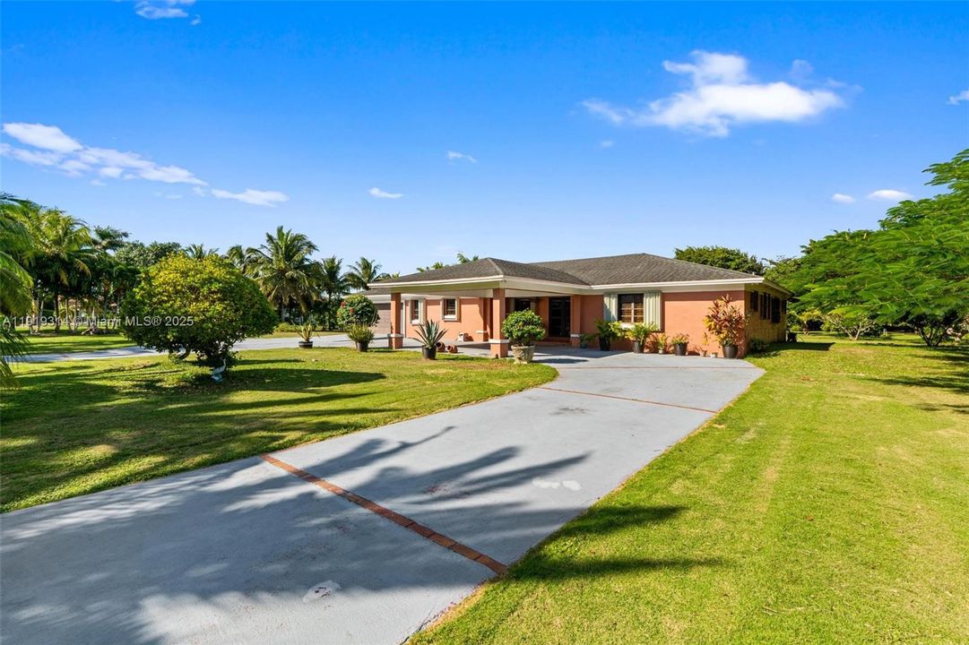 На продажу: $1,200,000 (3 спален, 2 ванн, 3694 Квадратных фут)