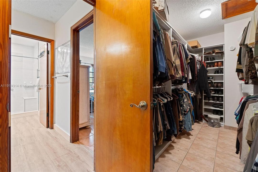 На продажу: $1,200,000 (3 спален, 2 ванн, 3694 Квадратных фут)