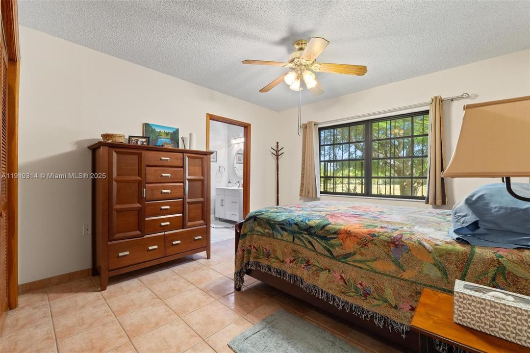 На продажу: $1,200,000 (3 спален, 2 ванн, 3694 Квадратных фут)