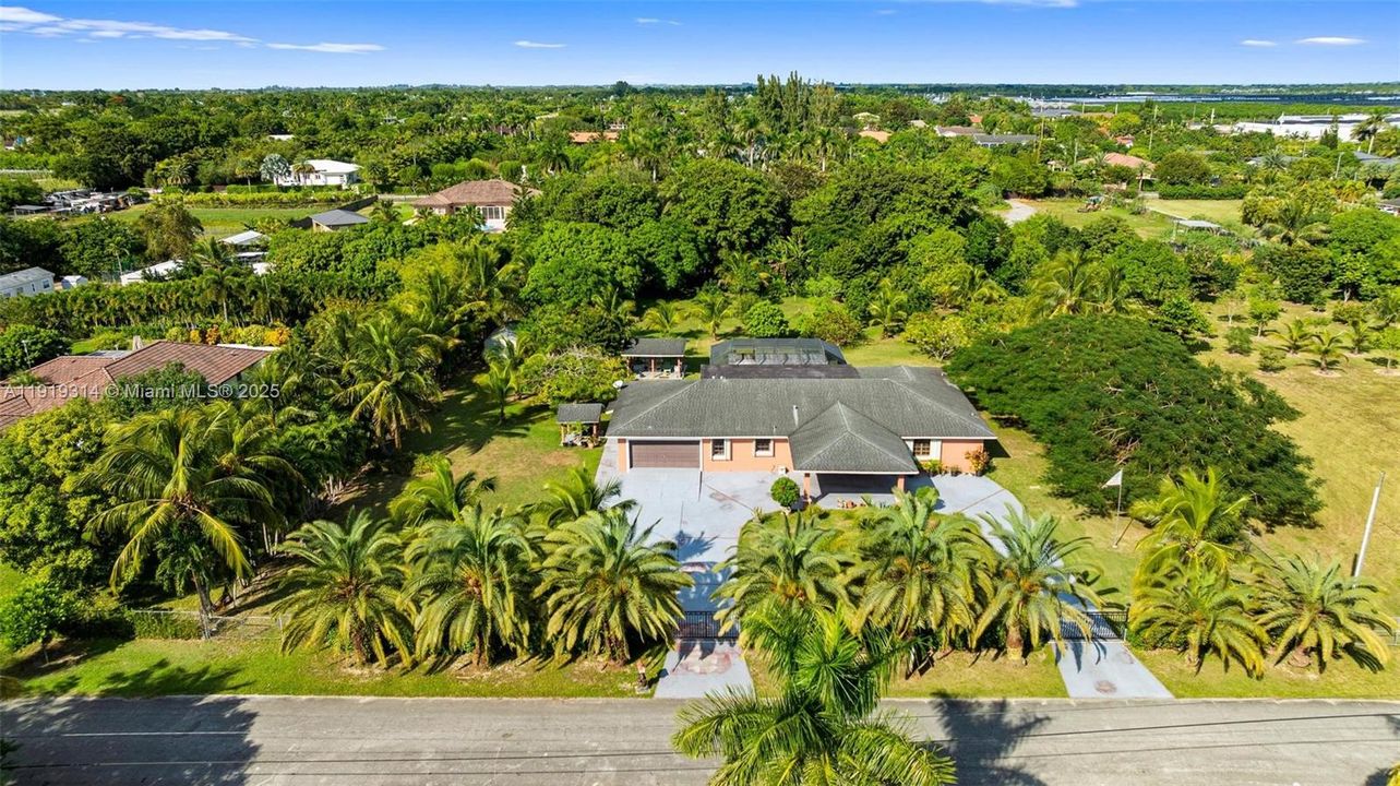 На продажу: $1,200,000 (3 спален, 2 ванн, 3694 Квадратных фут)