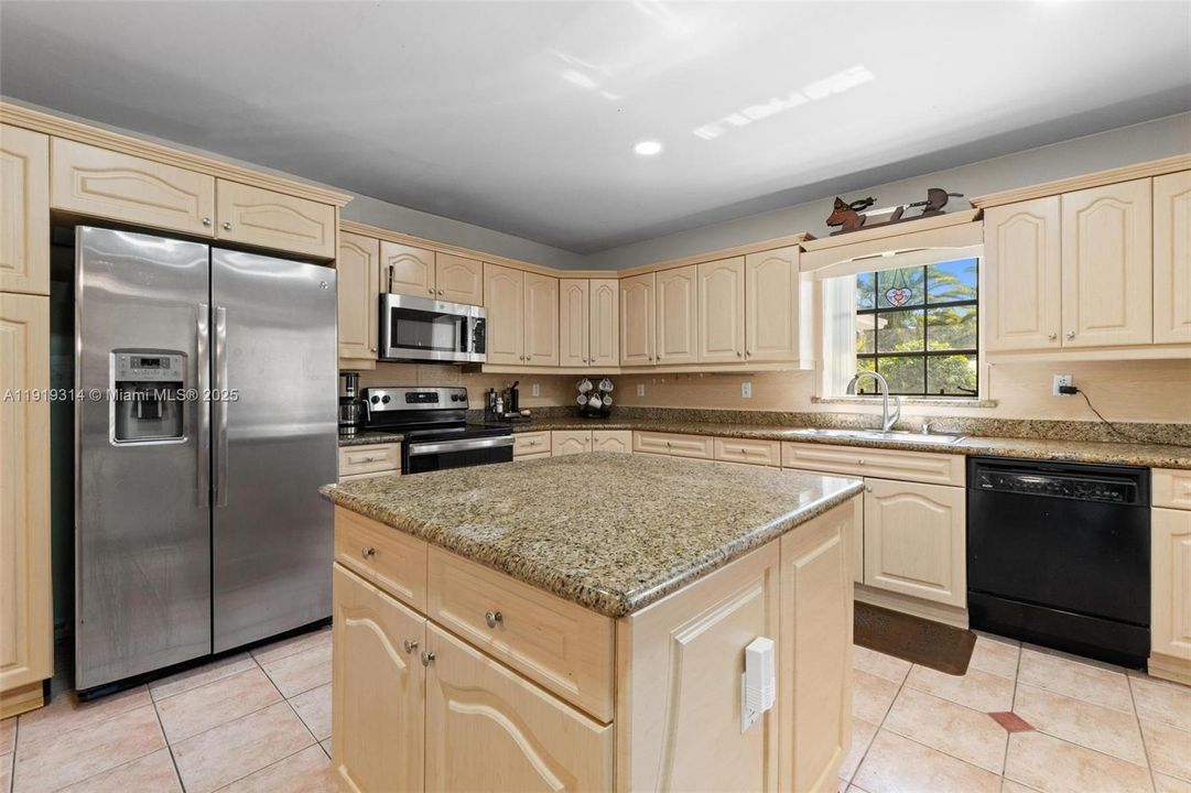 На продажу: $1,200,000 (3 спален, 2 ванн, 3694 Квадратных фут)