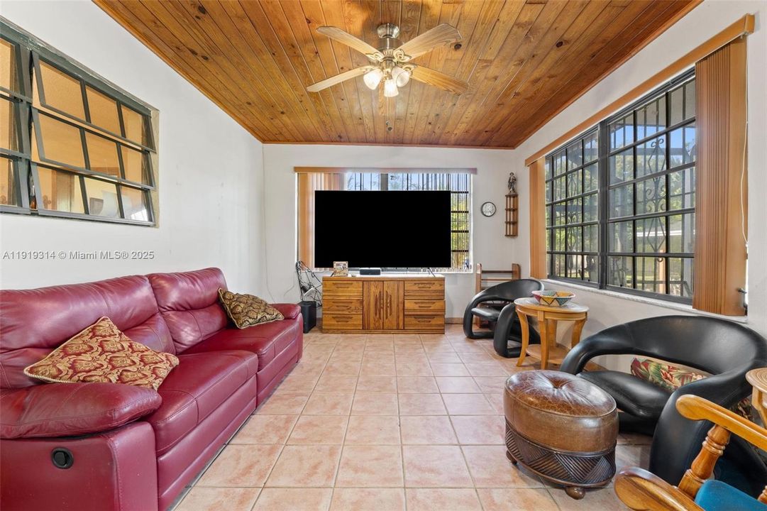 На продажу: $1,200,000 (3 спален, 2 ванн, 3694 Квадратных фут)