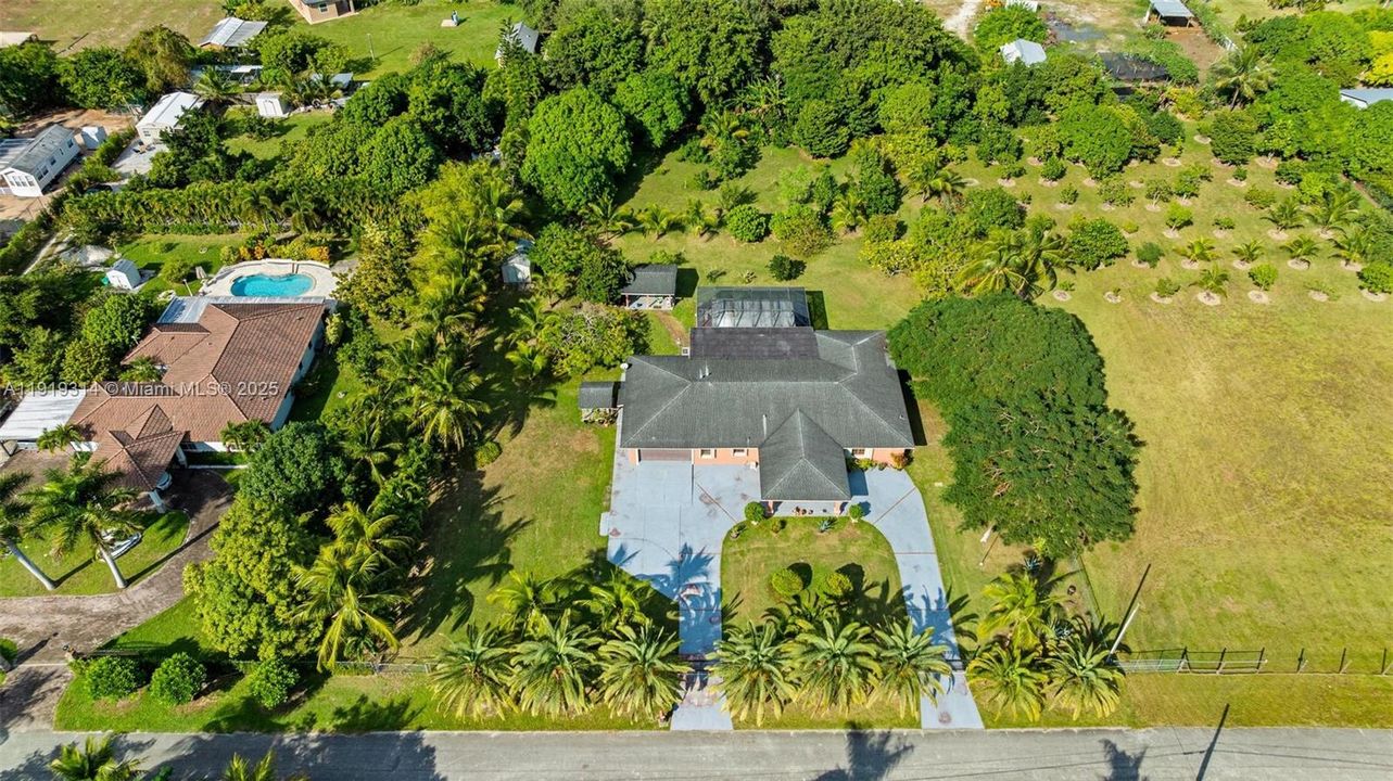 На продажу: $1,200,000 (3 спален, 2 ванн, 3694 Квадратных фут)