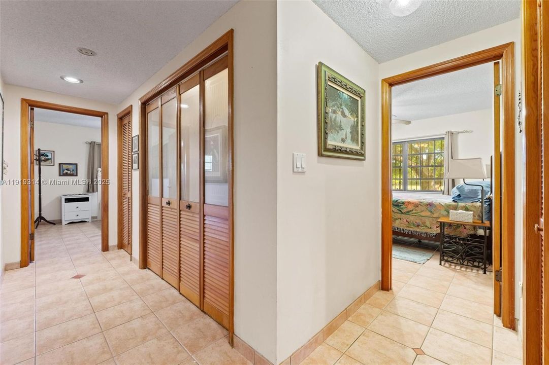 На продажу: $1,200,000 (3 спален, 2 ванн, 3694 Квадратных фут)