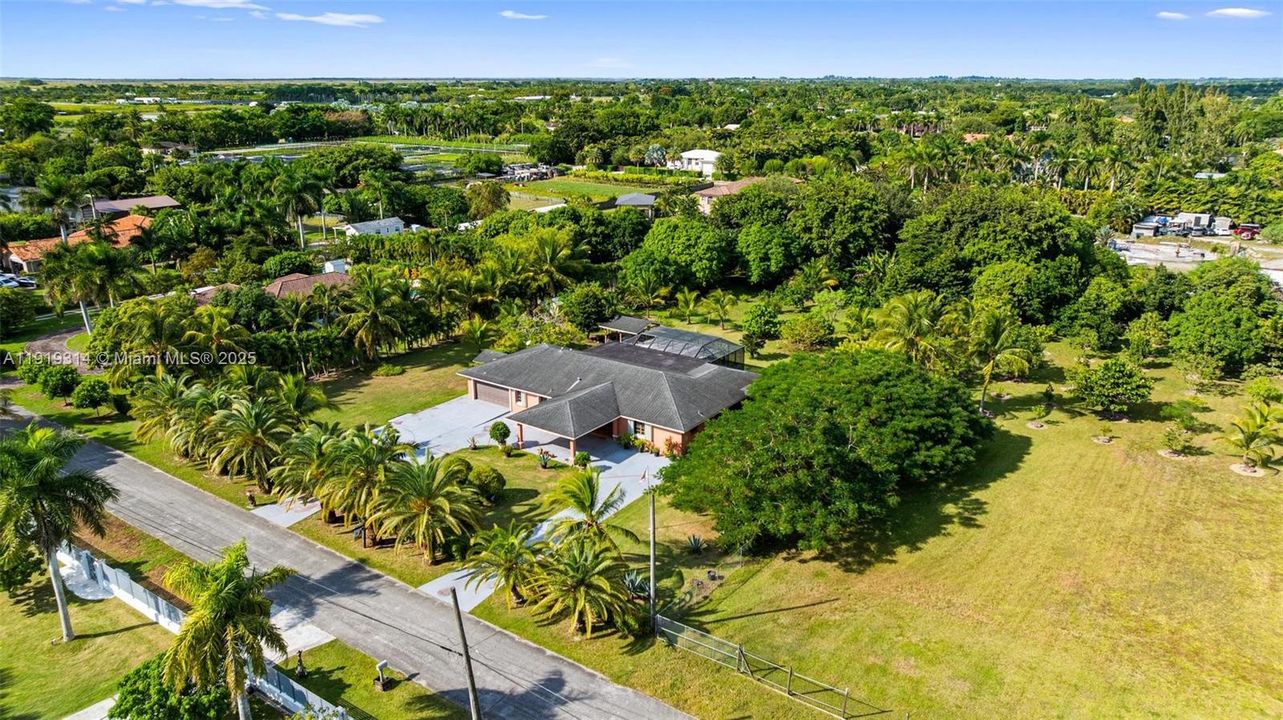 На продажу: $1,200,000 (3 спален, 2 ванн, 3694 Квадратных фут)