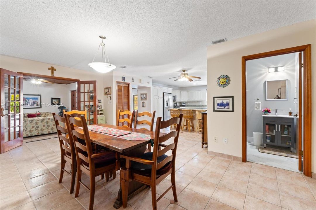 На продажу: $1,200,000 (3 спален, 2 ванн, 3694 Квадратных фут)