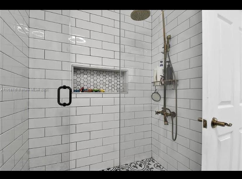 For Sale: $279,900 (3 beds, 2 baths, 1176 Square Feet)