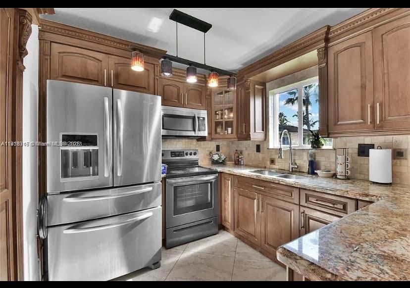 For Sale: $279,900 (3 beds, 2 baths, 1176 Square Feet)