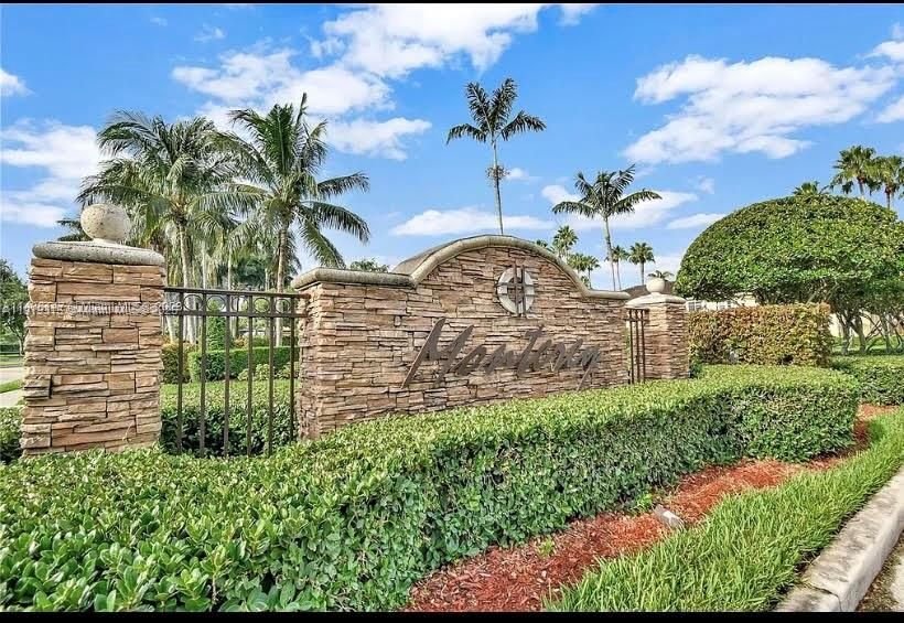 For Sale: $279,900 (3 beds, 2 baths, 1176 Square Feet)