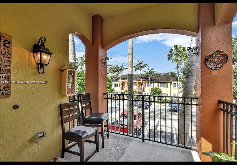 For Sale: $279,900 (3 beds, 2 baths, 1176 Square Feet)