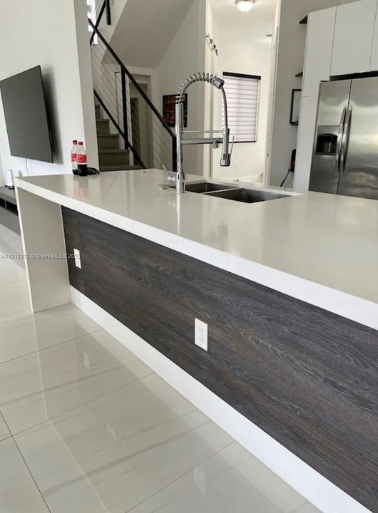 В аренду: $4,500 (4 спален, 2 ванн, 2178 Квадратных фут)