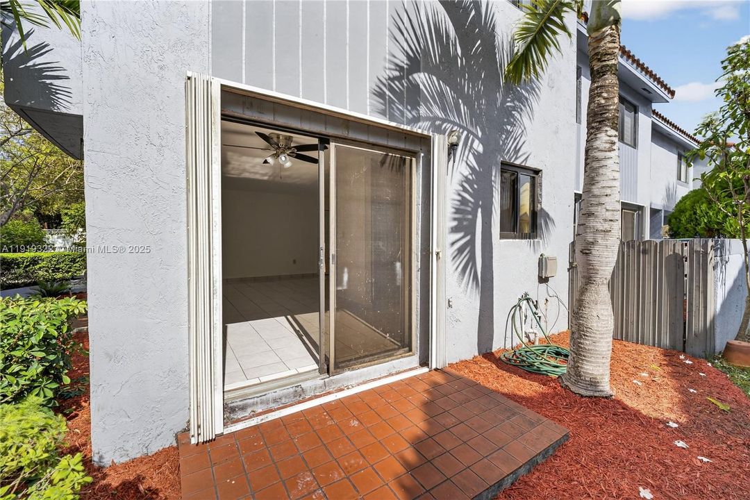 待售: $314,000 (2 贝兹, 2 浴室, 862 平方英尺)