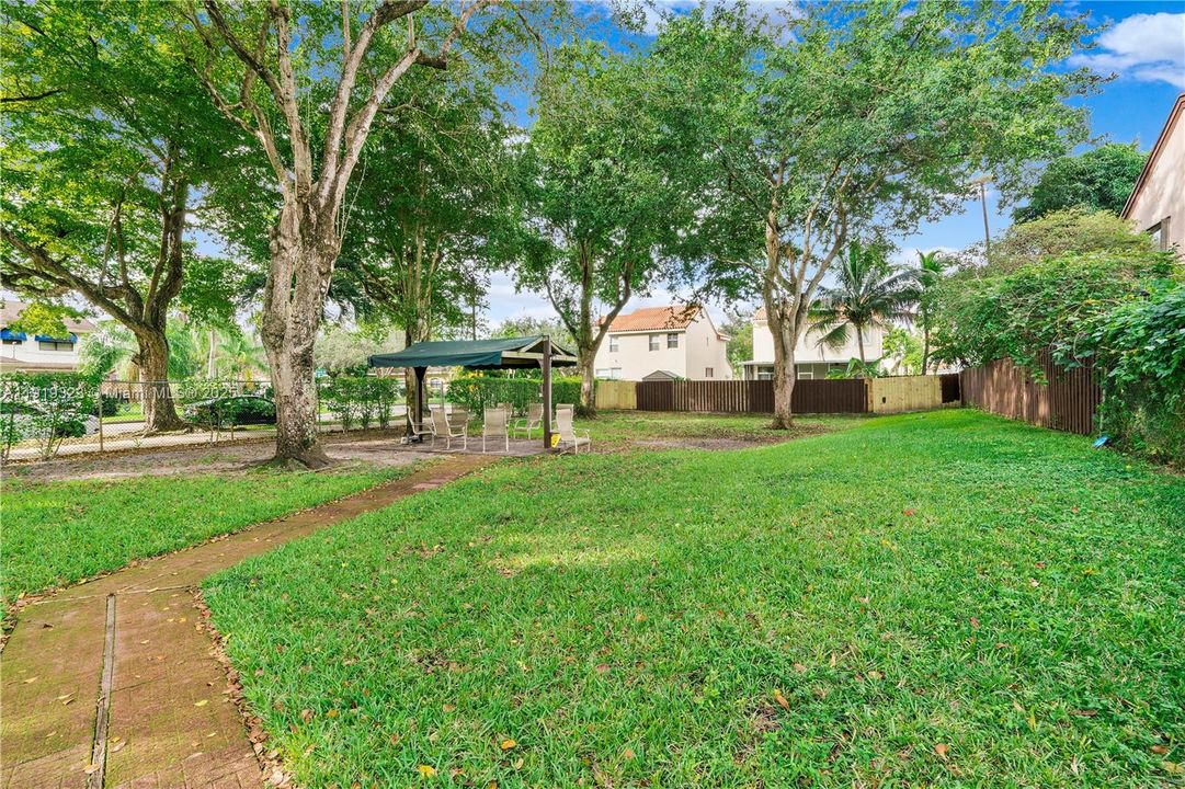 For Sale: $420,000 (2 beds, 2 baths, 1388 Square Feet)