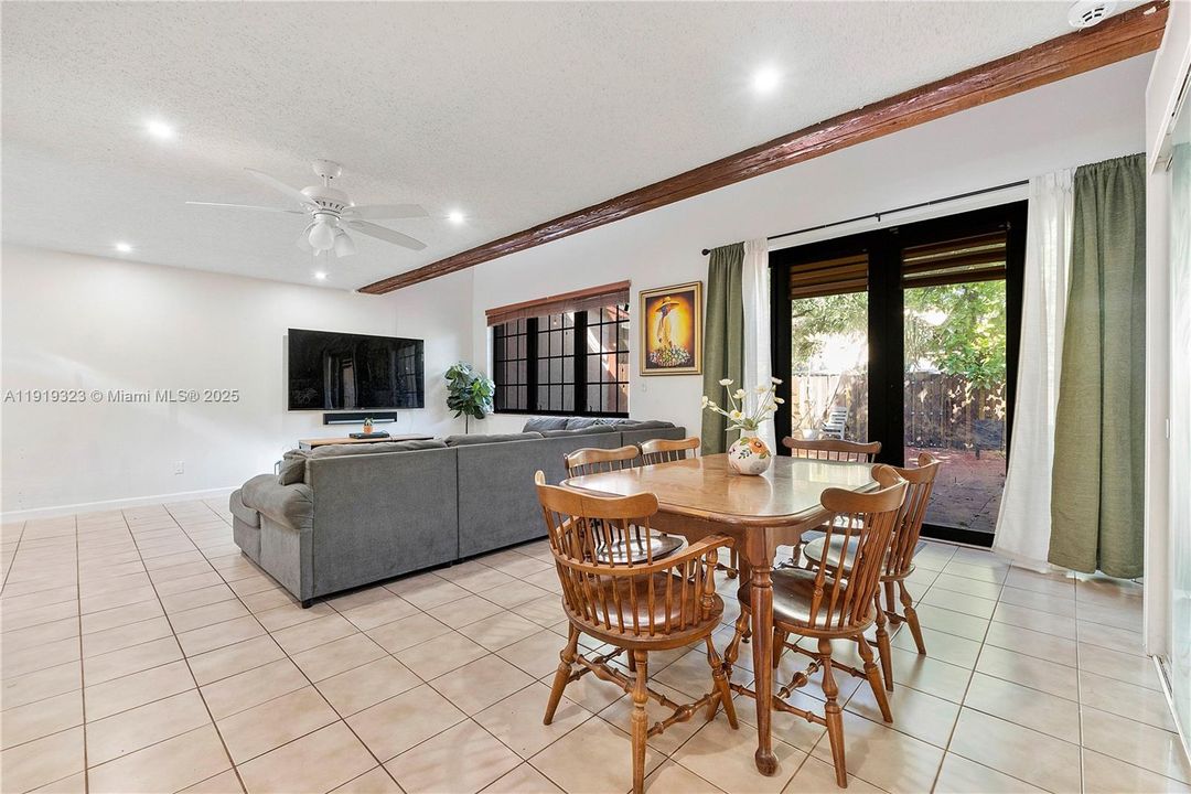 For Sale: $420,000 (2 beds, 2 baths, 1388 Square Feet)