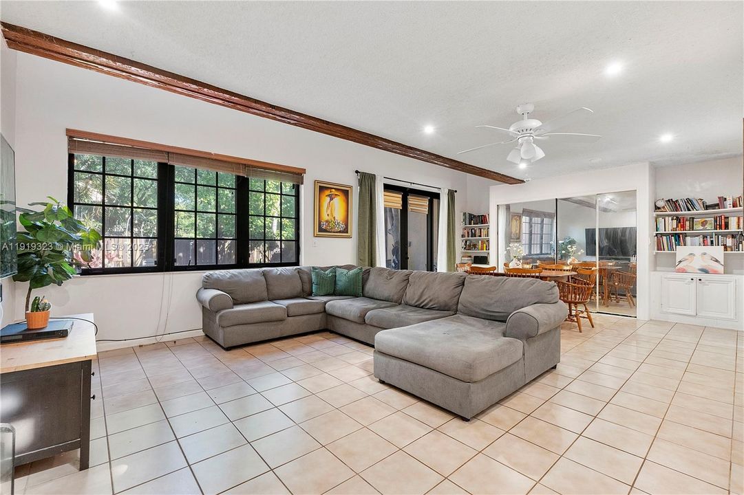 For Sale: $420,000 (2 beds, 2 baths, 1388 Square Feet)