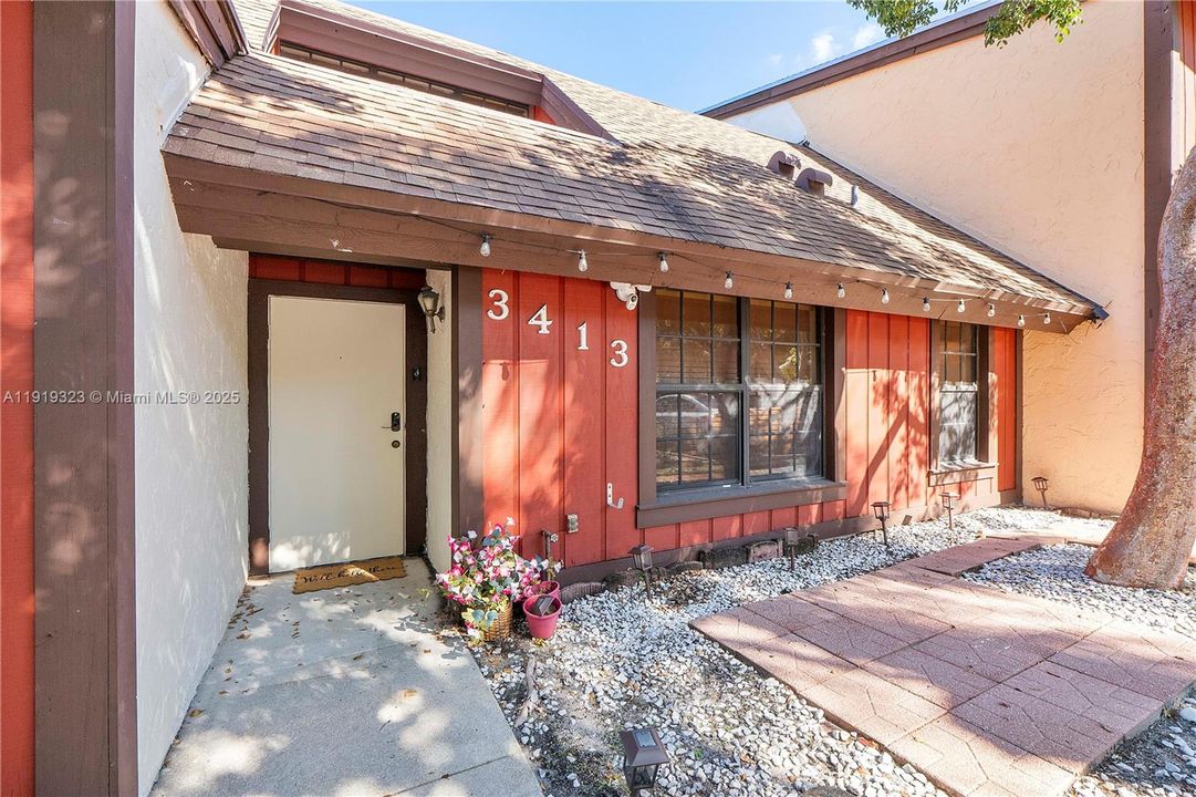 For Sale: $420,000 (2 beds, 2 baths, 1388 Square Feet)