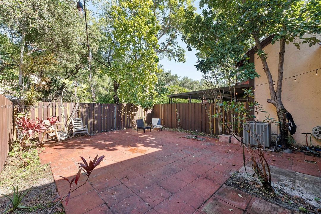 For Sale: $420,000 (2 beds, 2 baths, 1388 Square Feet)