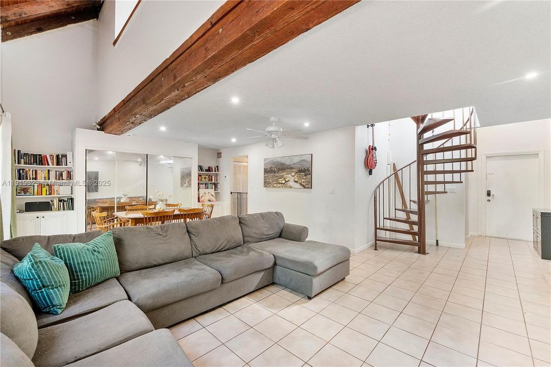 For Sale: $420,000 (2 beds, 2 baths, 1388 Square Feet)