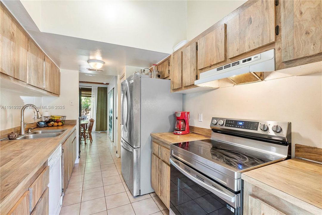 For Sale: $420,000 (2 beds, 2 baths, 1388 Square Feet)