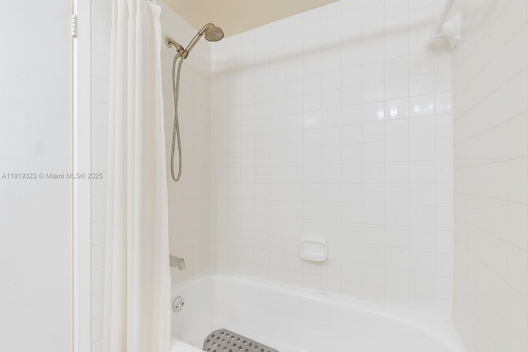 For Sale: $420,000 (2 beds, 2 baths, 1388 Square Feet)