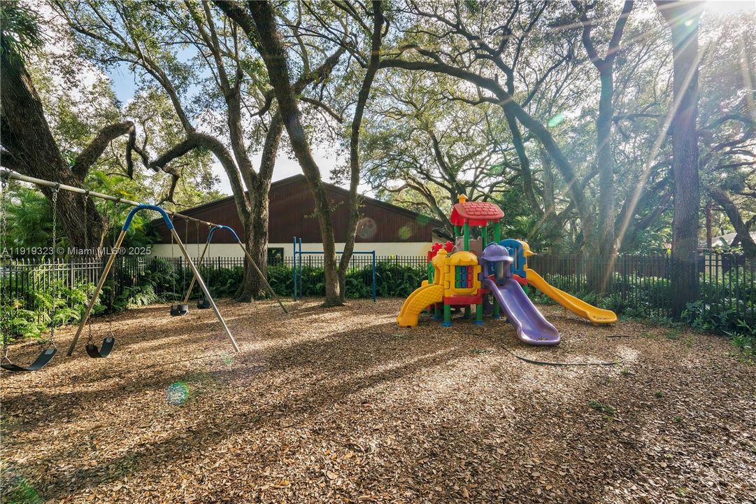 For Sale: $420,000 (2 beds, 2 baths, 1388 Square Feet)