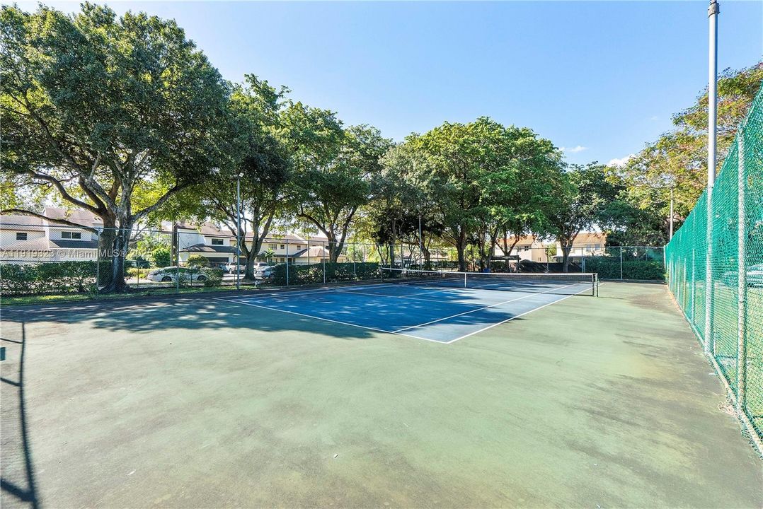 For Sale: $420,000 (2 beds, 2 baths, 1388 Square Feet)