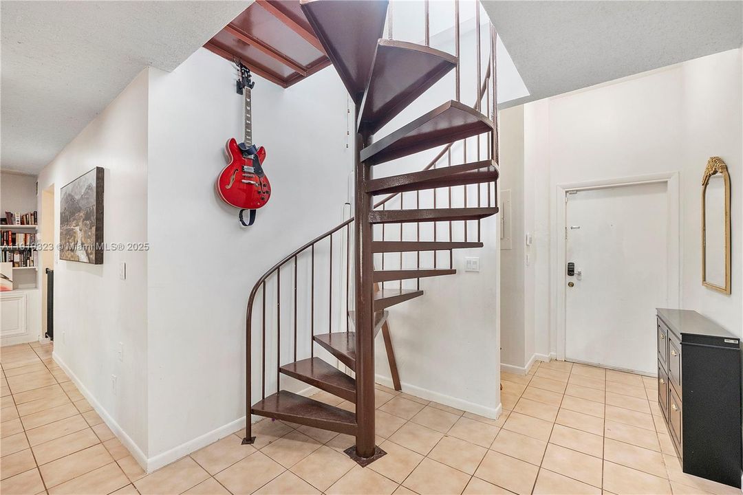 For Sale: $420,000 (2 beds, 2 baths, 1388 Square Feet)