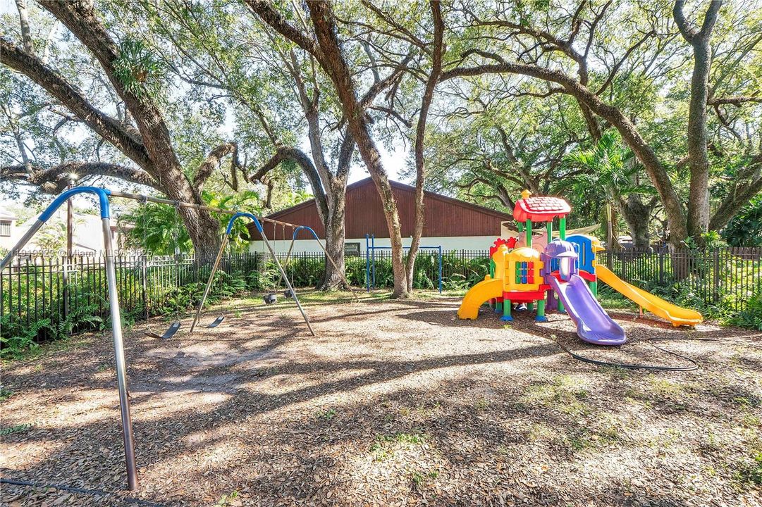 For Sale: $420,000 (2 beds, 2 baths, 1388 Square Feet)