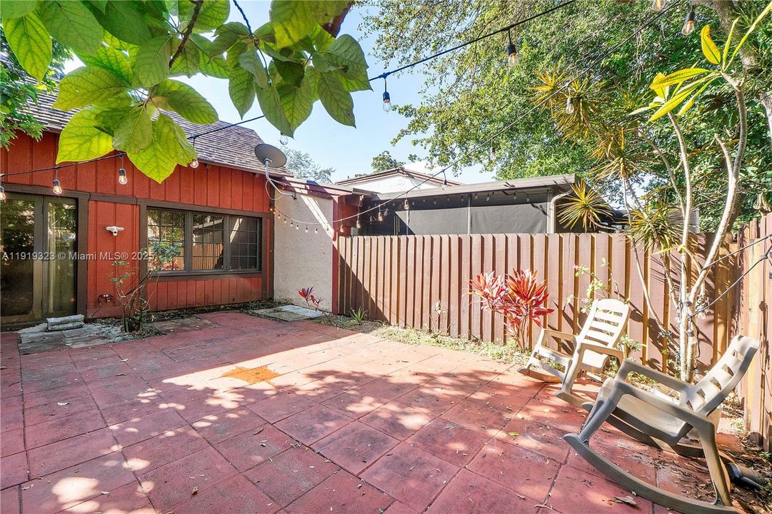 For Sale: $420,000 (2 beds, 2 baths, 1388 Square Feet)