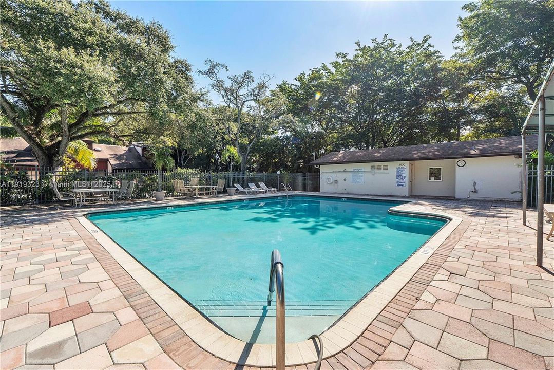 For Sale: $420,000 (2 beds, 2 baths, 1388 Square Feet)