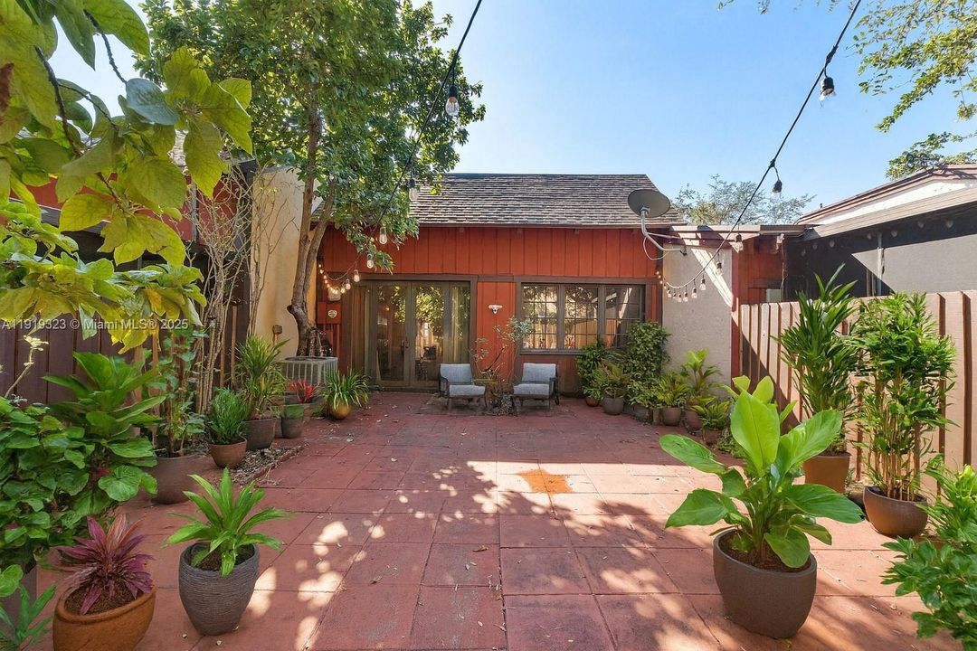 For Sale: $420,000 (2 beds, 2 baths, 1388 Square Feet)